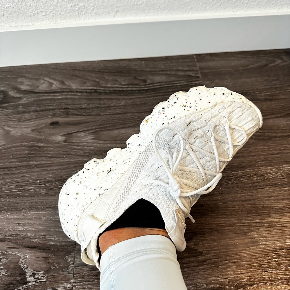 Women’s beige Nike sneakers size 7